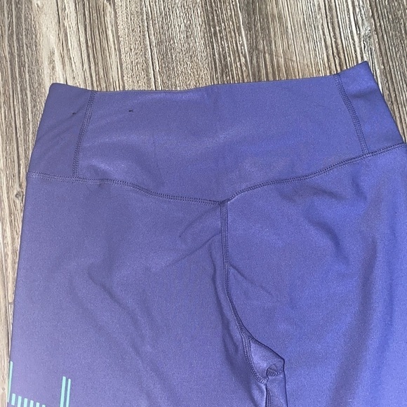 Nike  Crop Leggings - Picture 3 of 6